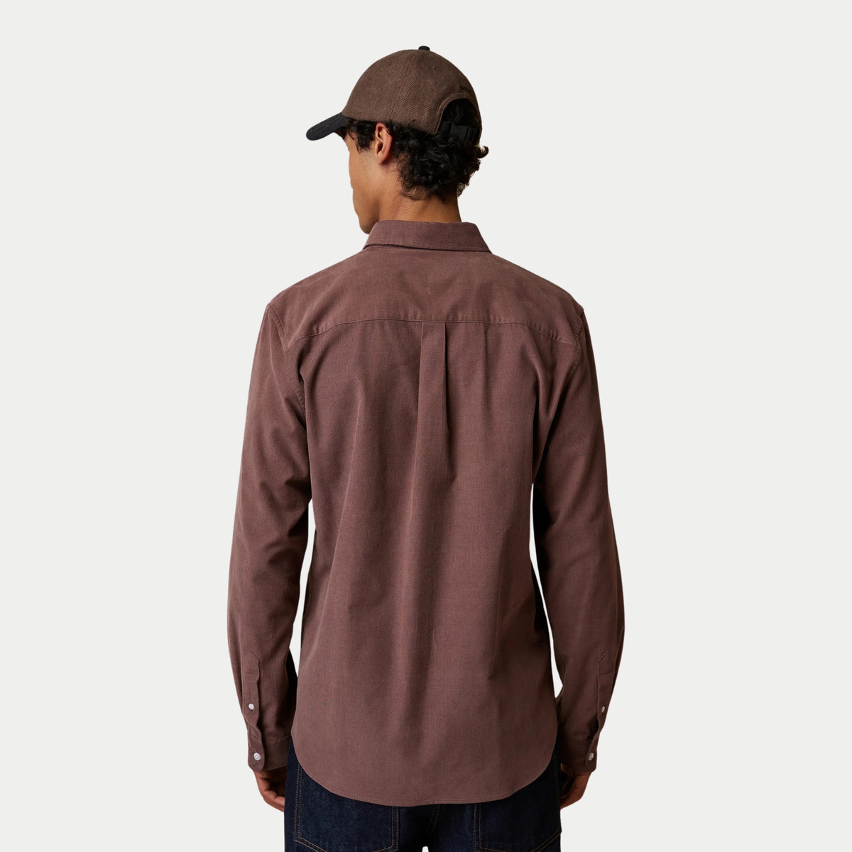 Dos de la chemise Ivoy Velours Faguo violet grisé, empiècement d'épaule et pli plat central