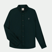 Chemise Ivoy Faguo en oxford vert foncé, vue à plat de face avec col boutonné et arbre en feutre