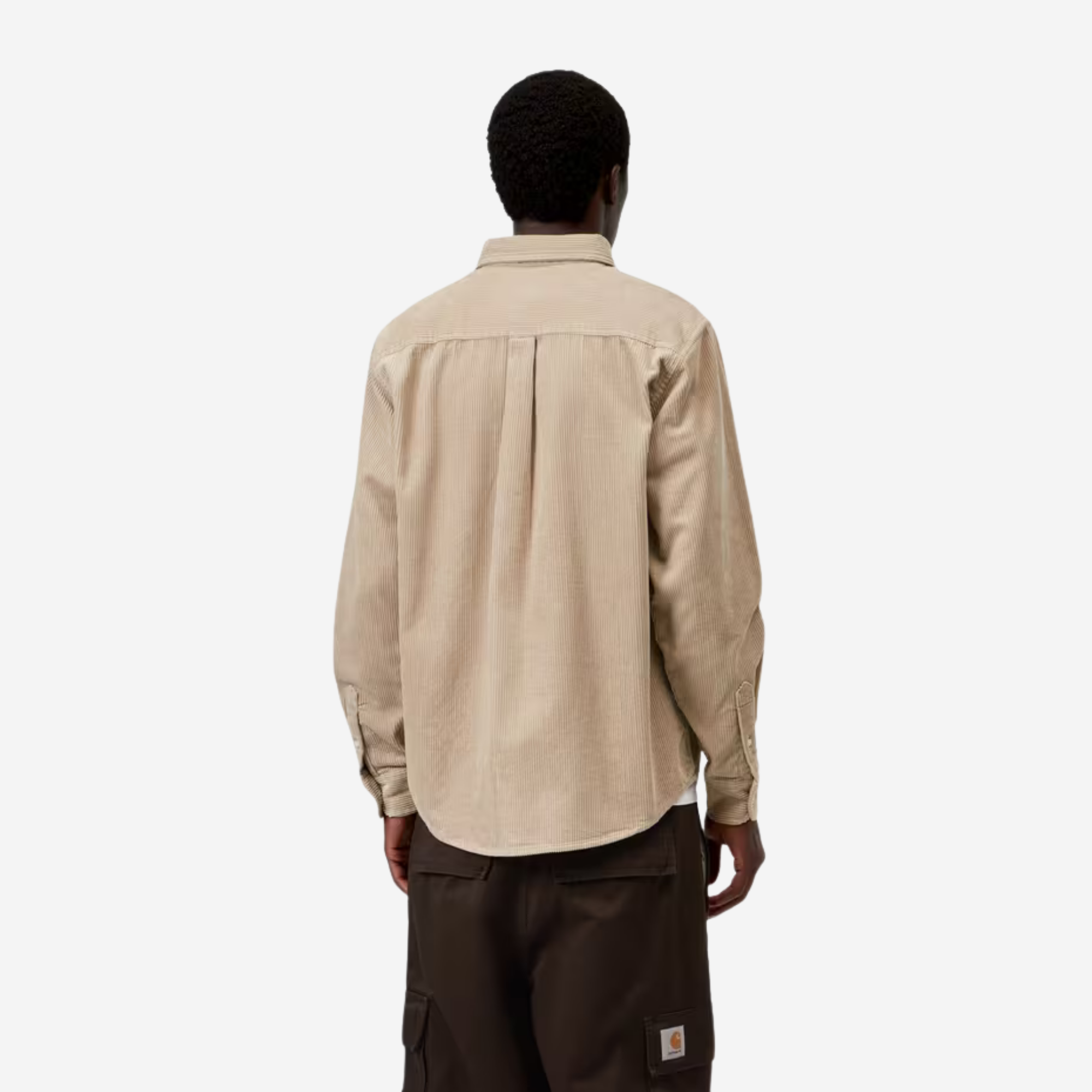 Chemise Madison velours côtelé beige Carhartt WIP portée de dos, poignets boutonnés et bas arrondi