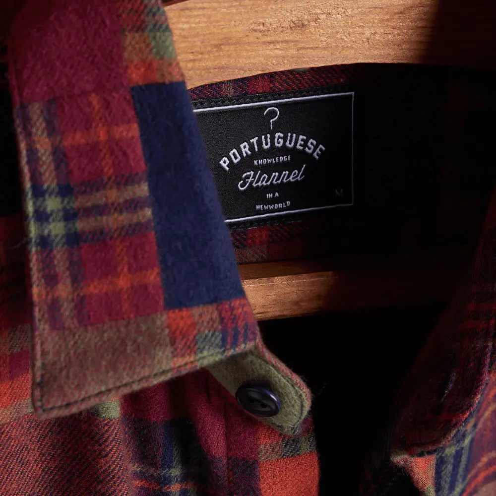 Col de la Chemise Og Patchwork et étiquette noire Portuguese Flannel, blocs bleu marine et bordeaux