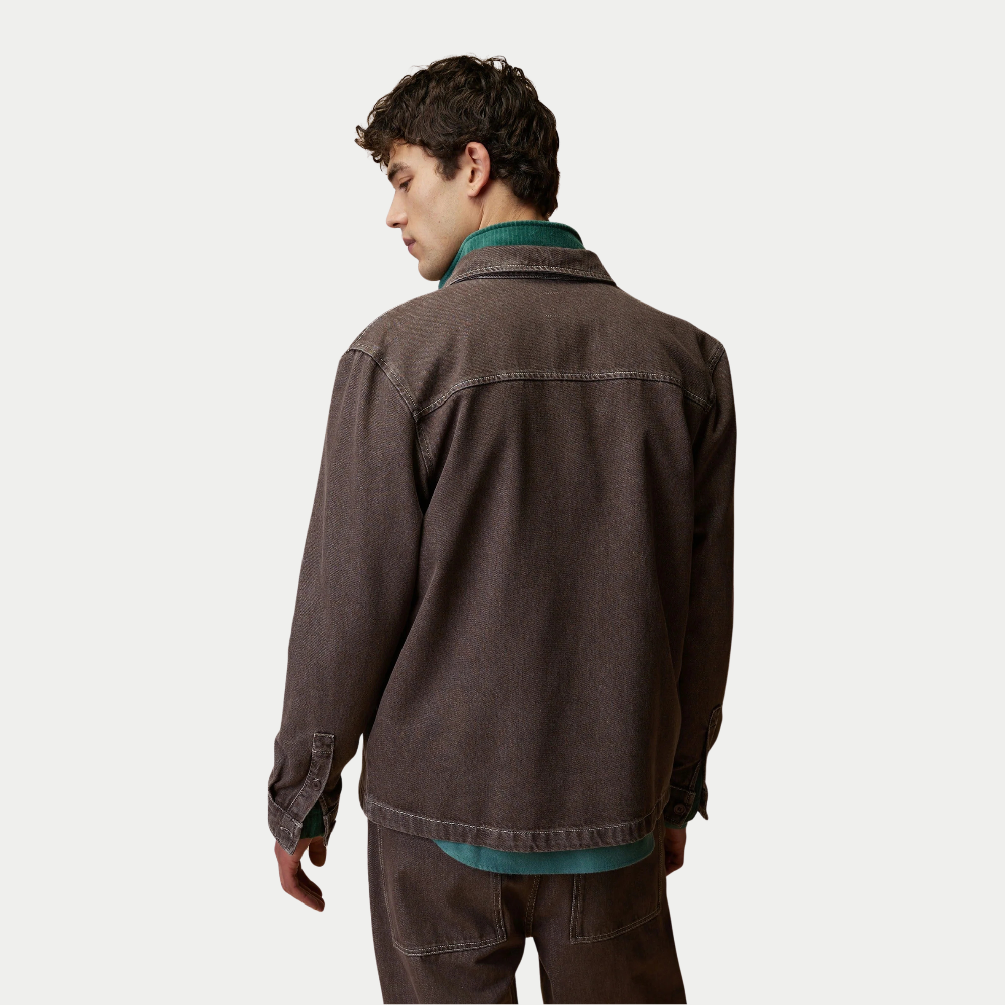 Surchemise Clemont Chocolat Faguo vue de dos : empiècement d'épaule surpiqué et poignets à patte boutonnée