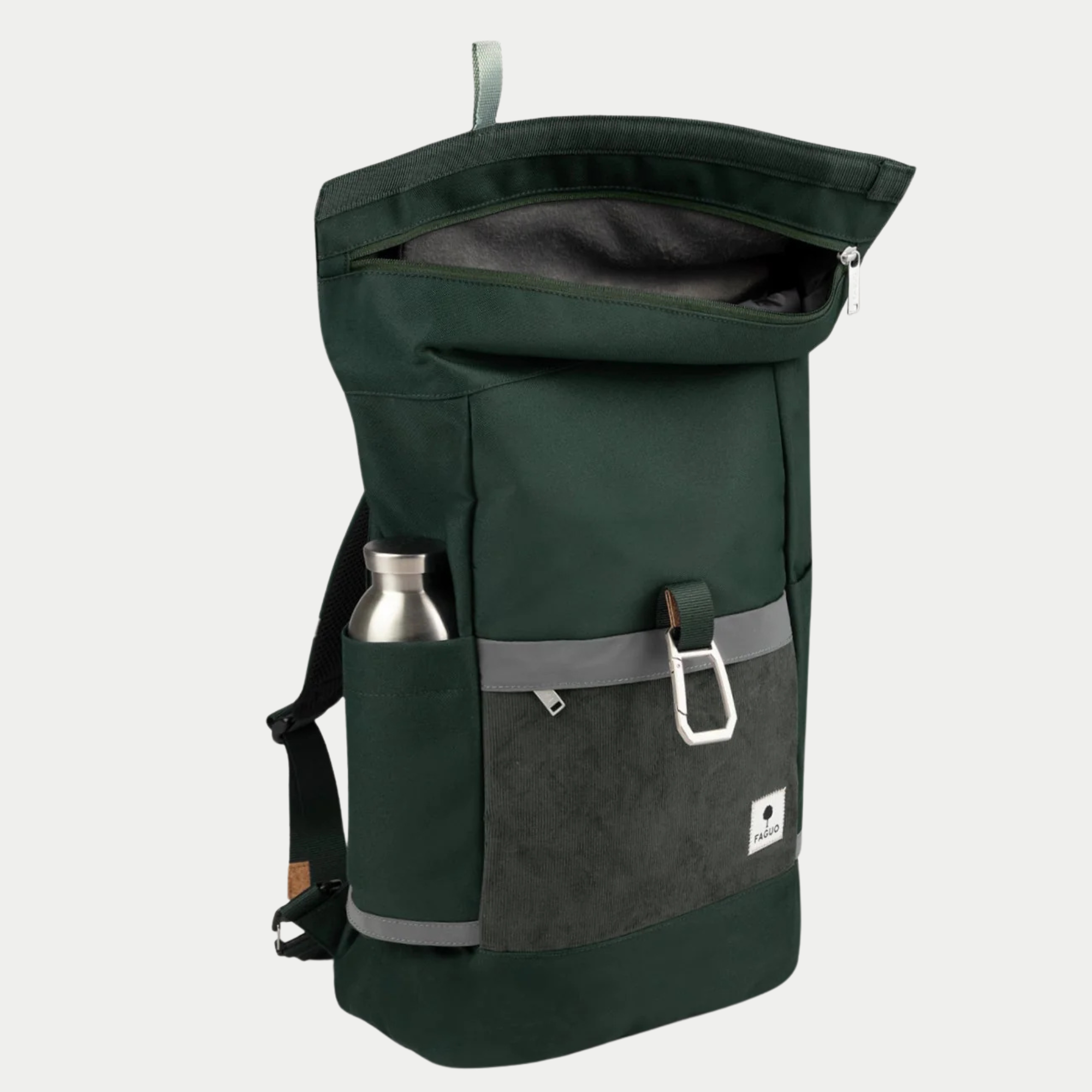Sac à dos Cycling Medium vert foncé Faguo de trois quarts, rabat ouvert, poche gourde latérale et bande réfléchissante