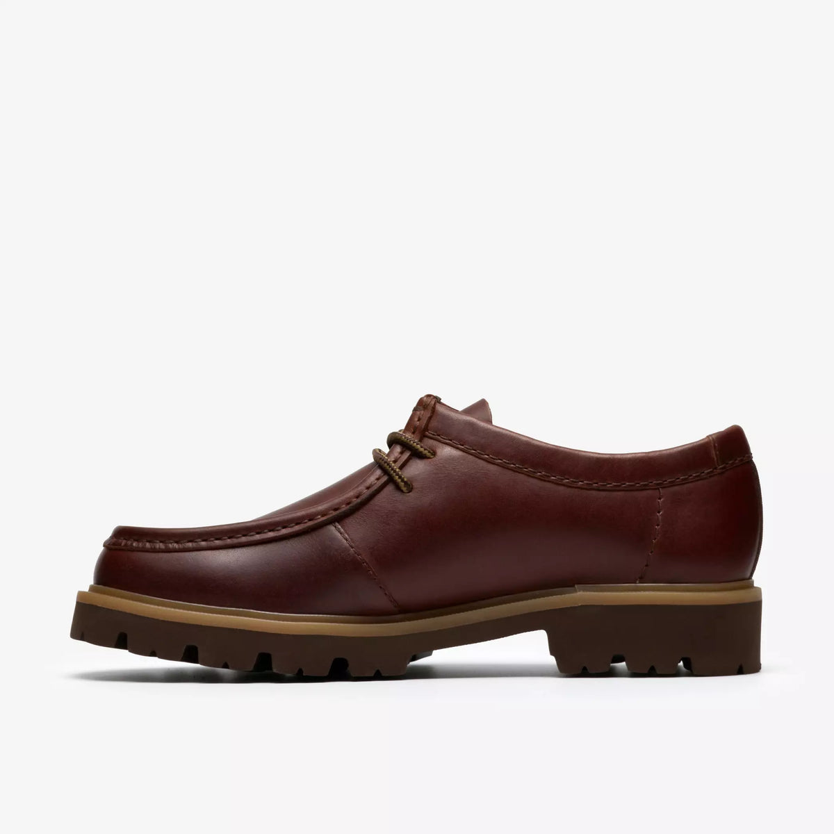 Cleyhill Seam cuir marron vue de profil intérieur, plateau cousu façon Wallabee et lacets cordés