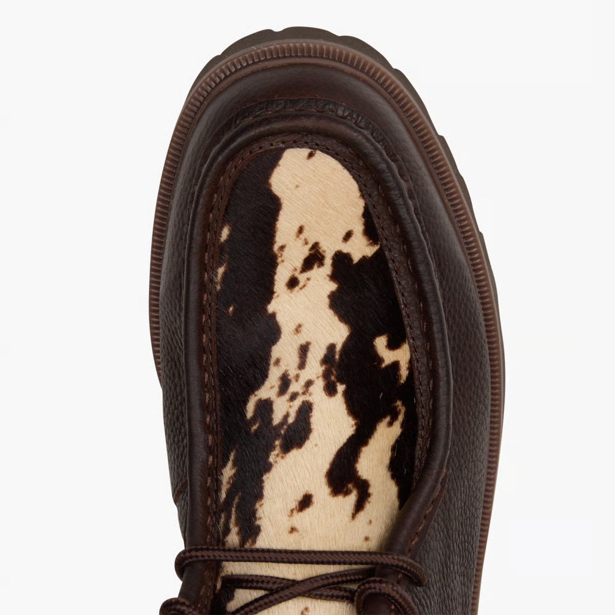 Détail du plateau imprimé vache écru et brun de la Cleyhill Seam Clarks, vue de dessus