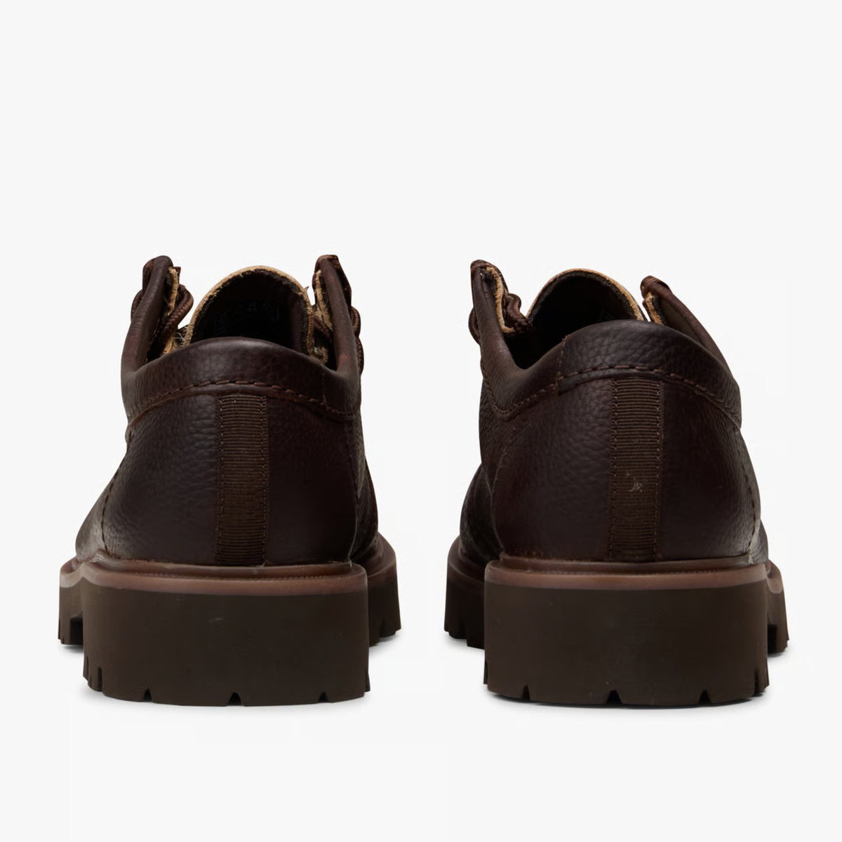 Cleyhill Seam Clarks imprimé vache vues de dos, cuir marron, ruban de talon et semelle crantée brune