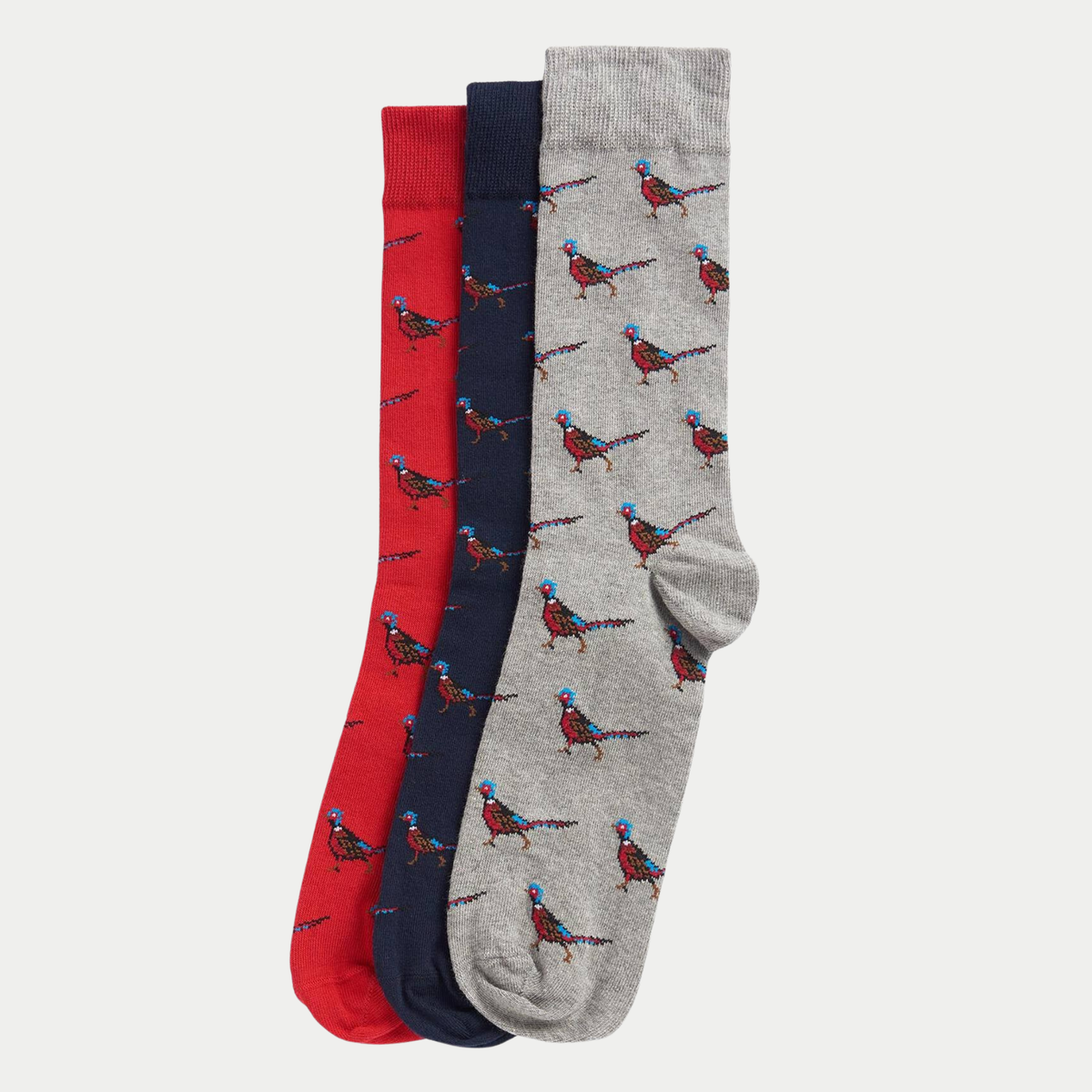 Les trois paires de chaussettes Barbour à motif faisan du coffret : rouge, marine et gris chiné
