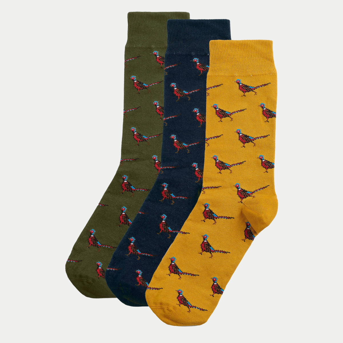 Les trois paires de chaussettes Barbour à motif faisan du coffret : vert olive, marine et jaune moutarde