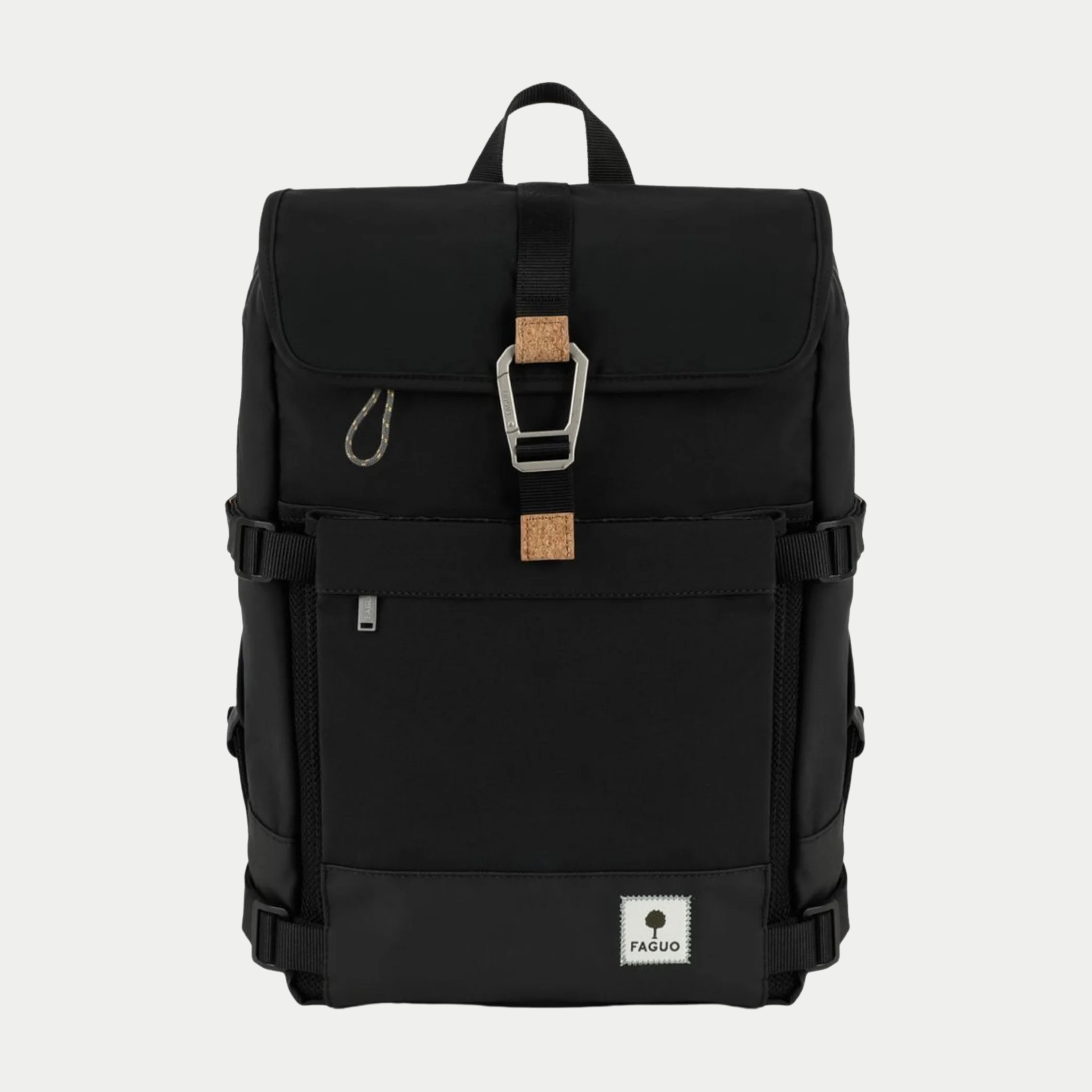 Sac à dos Faguo Commuter 2.0 noir de face, rabat à mousqueton métal, passants en liège et poche avant zippée