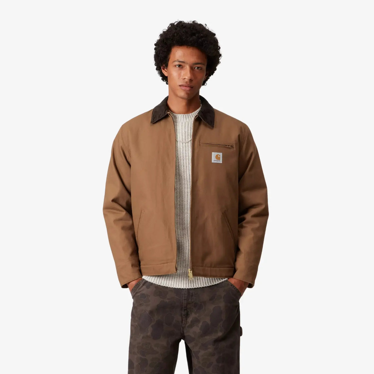 Detroit Jacket Winter Hamilton Brown portée ouverte, coupe droite courte et poches passepoilées en biais