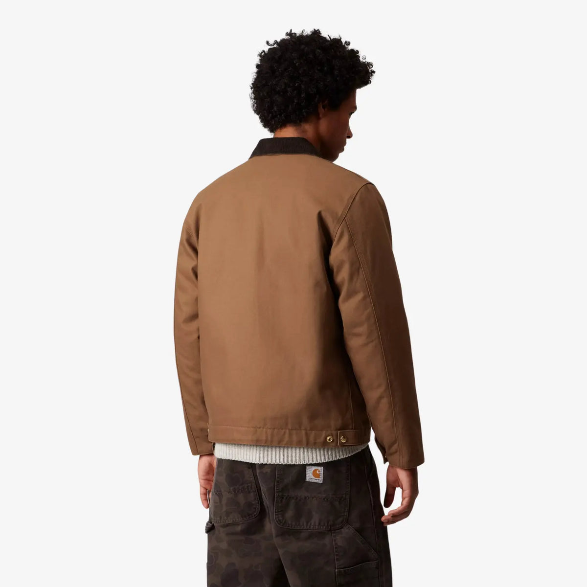 Detroit Jacket Winter portée de dos, bas ajusté par deux pattes à pressions laiton de part et d'autre