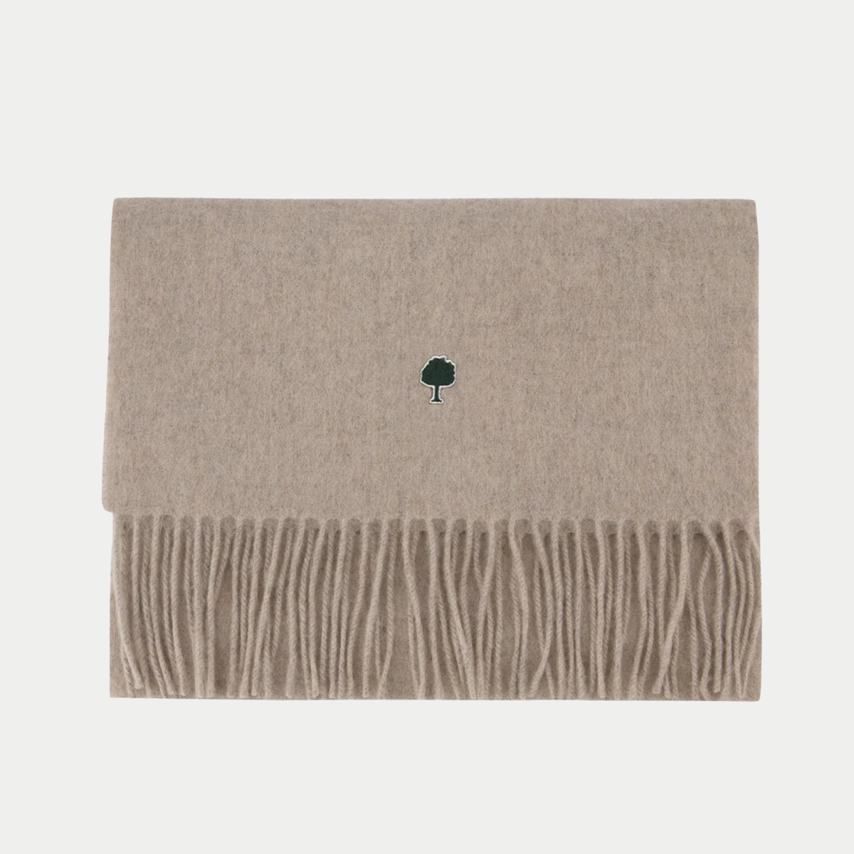 Écharpe en laine et cachemire beige chiné pliée à plat, longues franges et arbre brodé vert