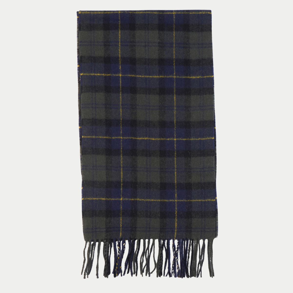 Écharpe tartan Barbour à plat : larges carreaux vert foncé et marine, filets moutarde, franges sombres.