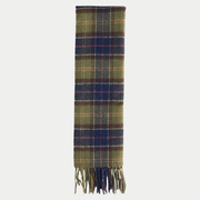 Écharpe Barbour en laine olive, Classic Tartan à carreaux marine et brun, pliée à plat avec ses franges