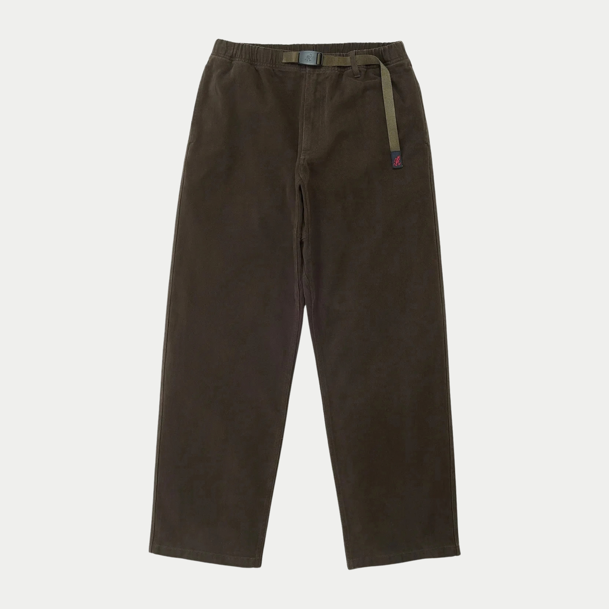 Pantalon G-pant Winter Twill Gramicci brun café à plat de face : ceinture élastique, sangle nylon olive et patte rouge
