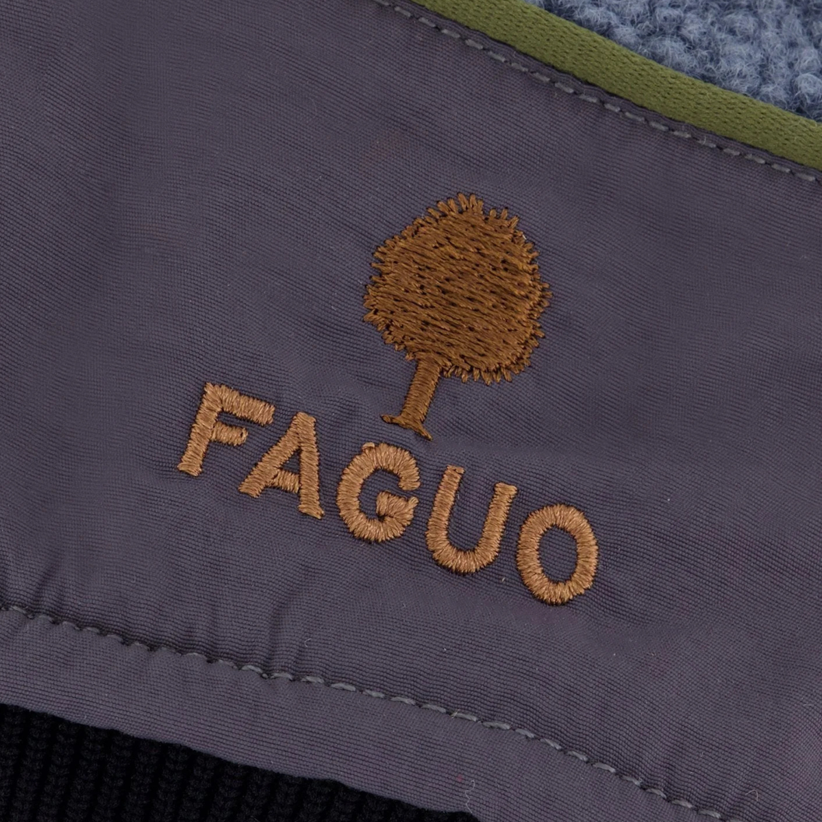 Gants Sherpa - Bleu Marine - Faguo : arbre et logo brodés caramel sur la bande du poignet, liseré olive
