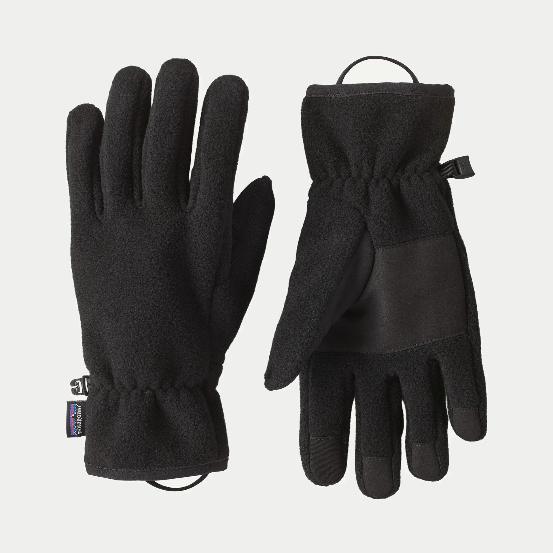 Gants Synchilla Fleece noirs Patagonia - paire à plat : dos de main avec étiquette et paume renforcée à boucle de tirage