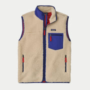 Gilet Retro-X Patagonia à plat de face : polaire sherpa écrue, col et poche poitrine bleu cobalt, tirettes rouges