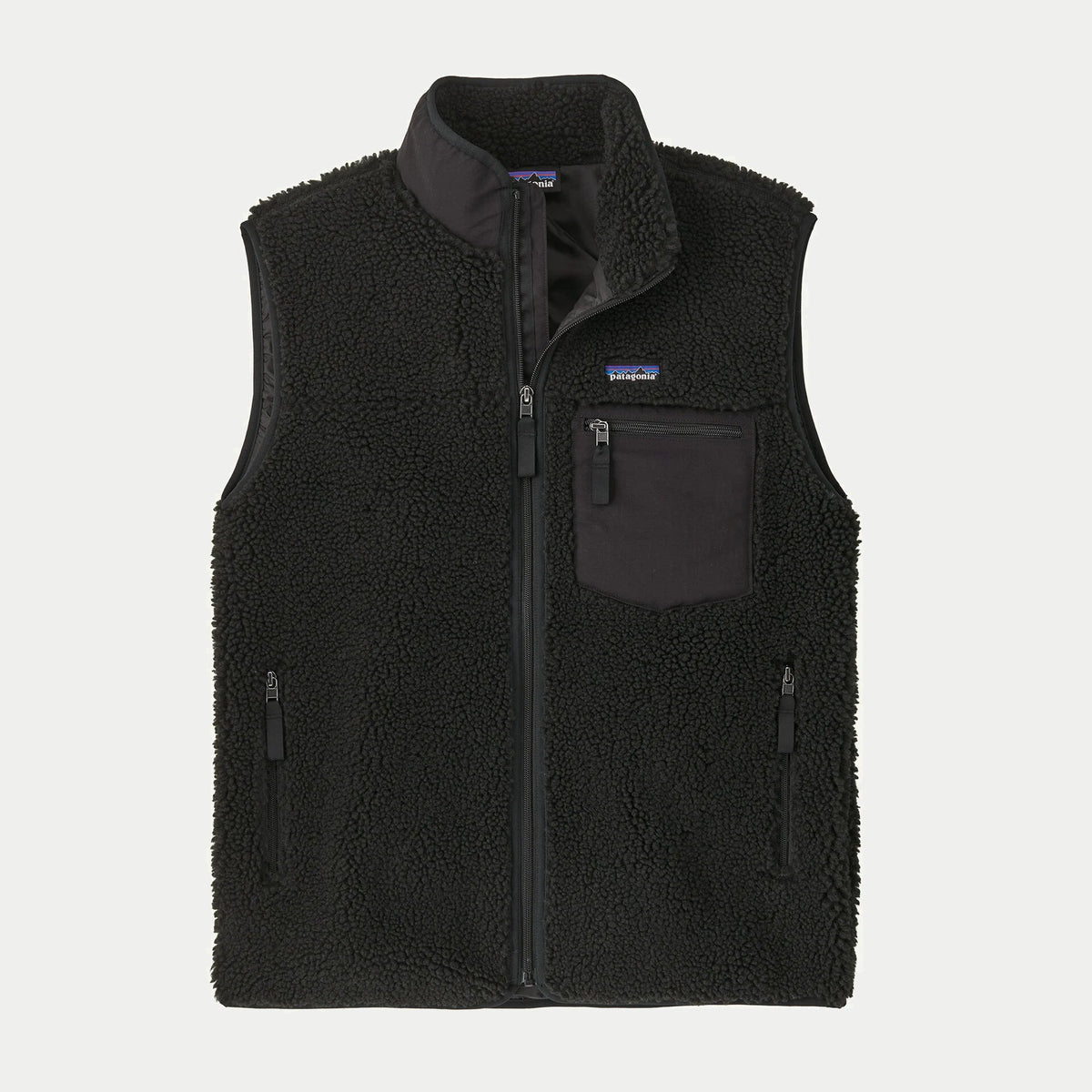 Gilet Retro-X Patagonia noir à plat de face : polaire sherpa, zip intégral, col montant et poche poitrine zippée nylon