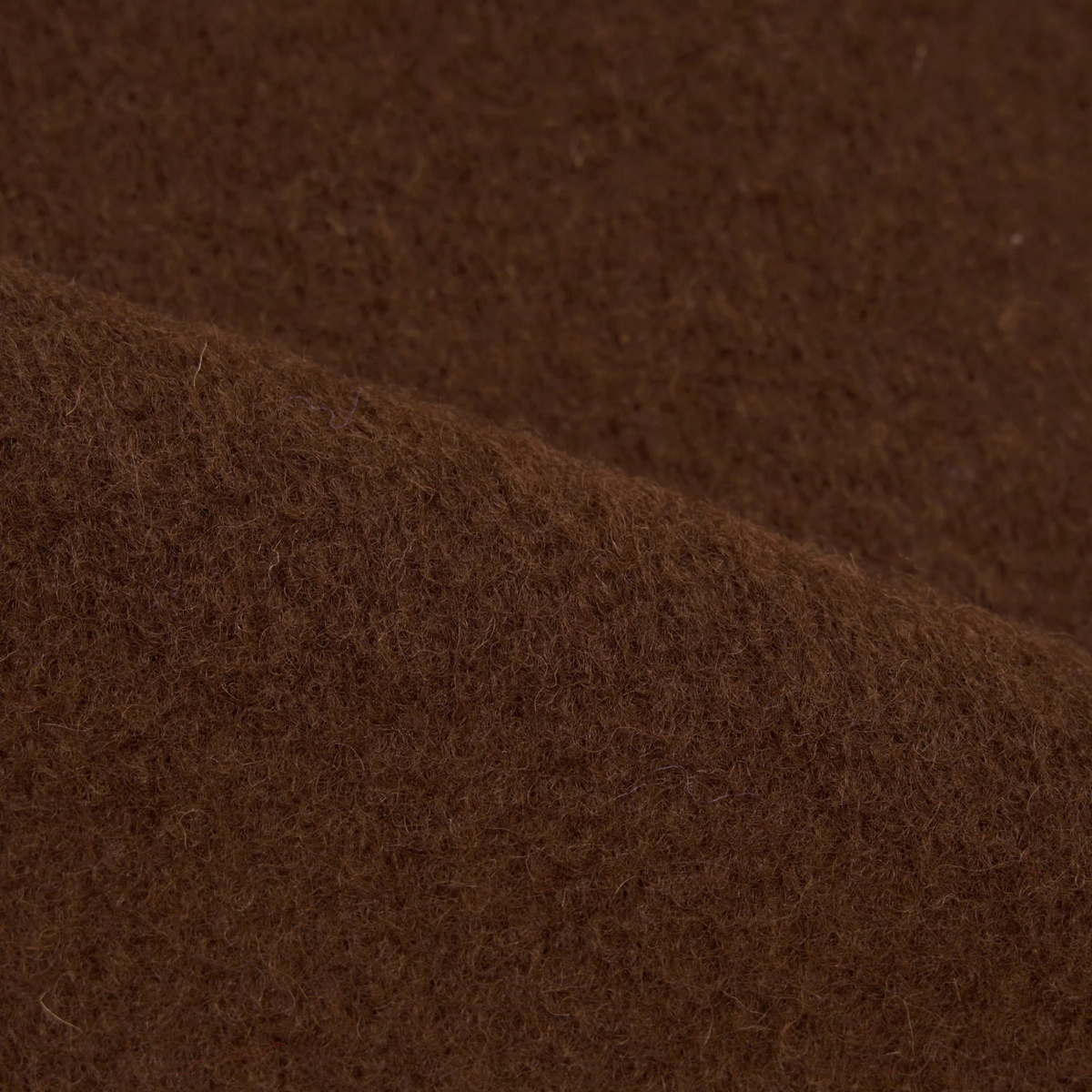 Gros plan sur le Wool Fleece marron chocolat, coloris Cacao, du gilet zippé Universal Works