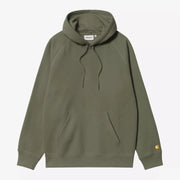 Hoodie Chase Carhartt WIP Leaf à plat de face, molleton kaki militaire, cordons et poche kangourou