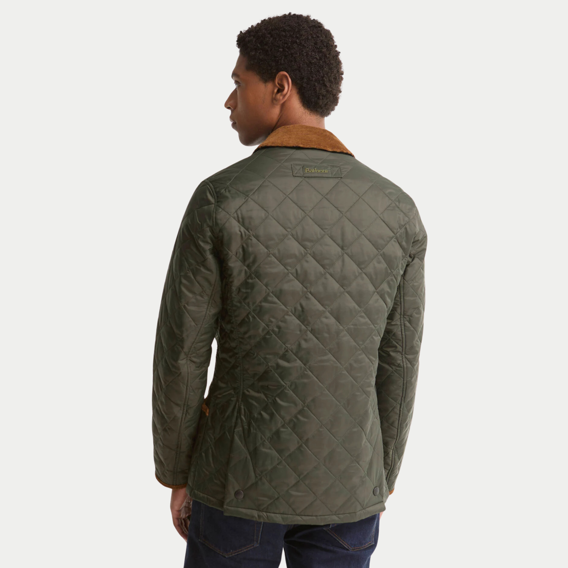 Dos de la veste Icons Heritage Liddesdale Sage Barbour, matelassage losange, patch Barbour brodé et fentes à pression