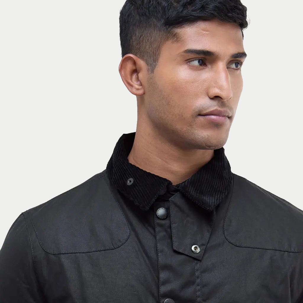 Veste Reelin Marine Barbour - col en velours côtelé marine rabattu, porté de trois quarts