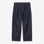 Jace Pant Blue Rinsed Carhartt WIP à plat de face, denim indigo profond, pinces à la taille et surpiqûres dorées