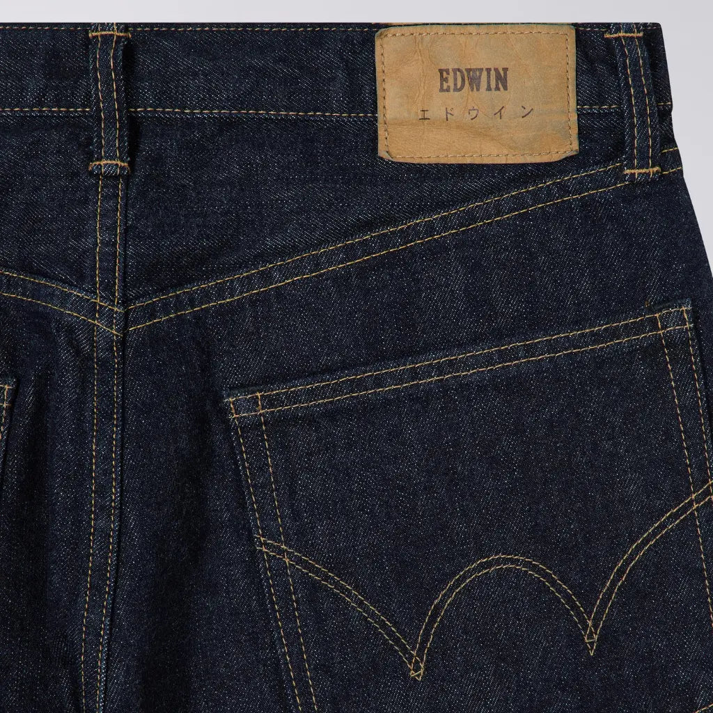Patch cuir naturel EDWIN sur la ceinture du jean Selvedge Wide Pant, empiècement dos surpiqué