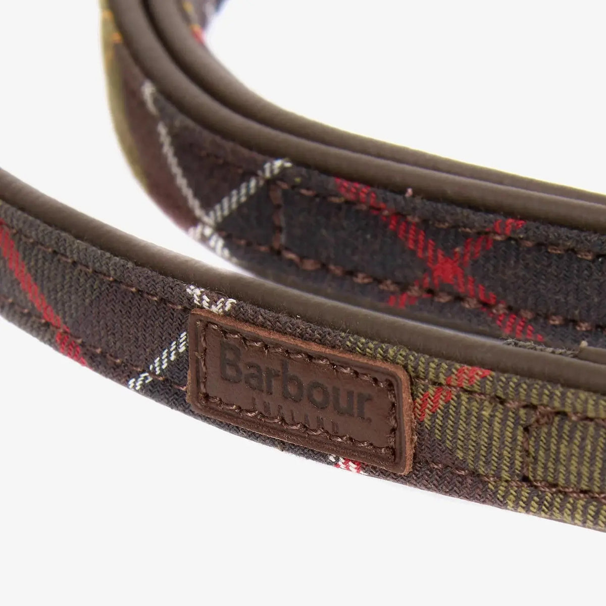 Poignée de la laisse tartan doublée de cuir marron, patch cuir Barbour England surpiqué