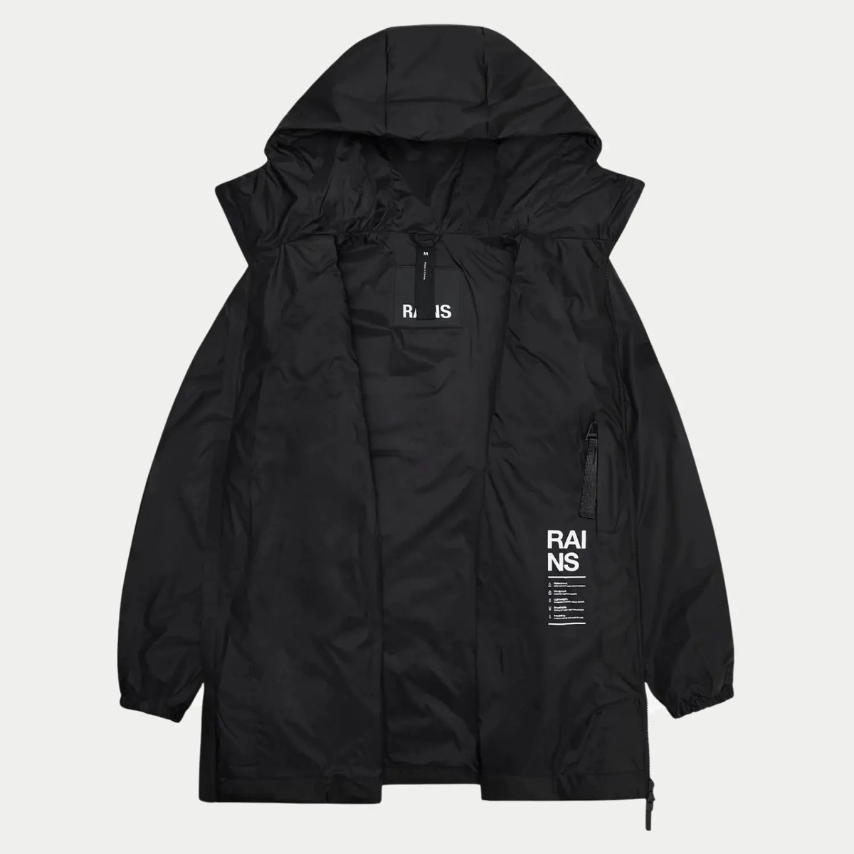 Lohja Long Insulated Jacket ouverte, doublure noire, poche zippée verticale et étiquette blanche