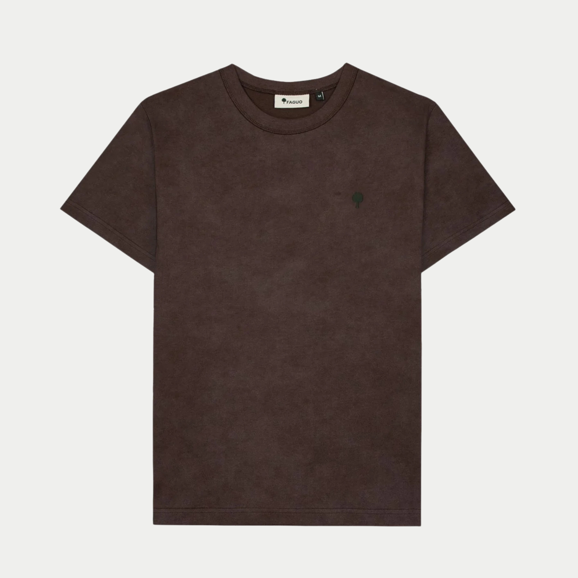 T-shirt Lugny marron Faguo à plat, face : broderie arbre vert foncé sur la poitrine et teinture nuagée