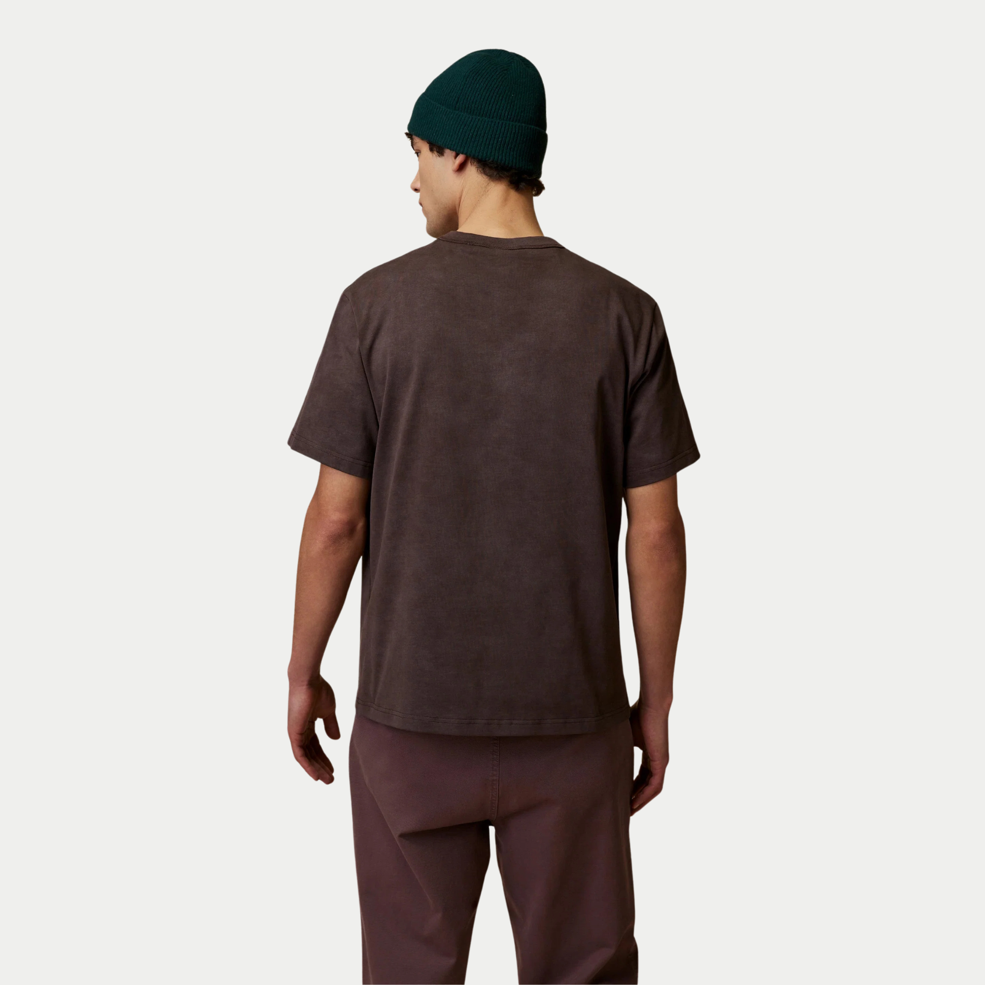 T-shirt Lugny marron Faguo porté de dos, dos uni et jersey de coton à teinture délavée