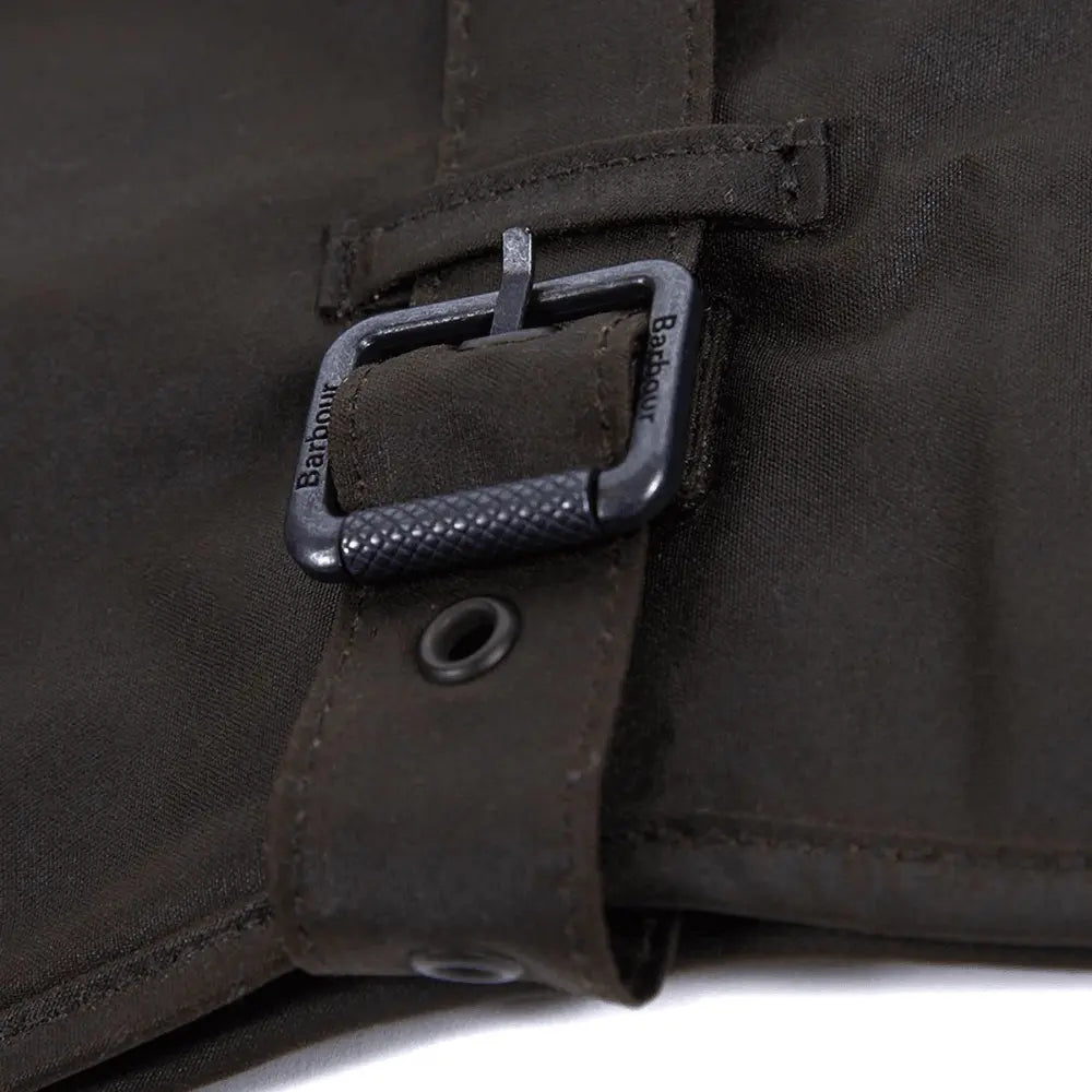 Boucle gravée Barbour et œillets de réglage de la sangle du manteau ciré olive