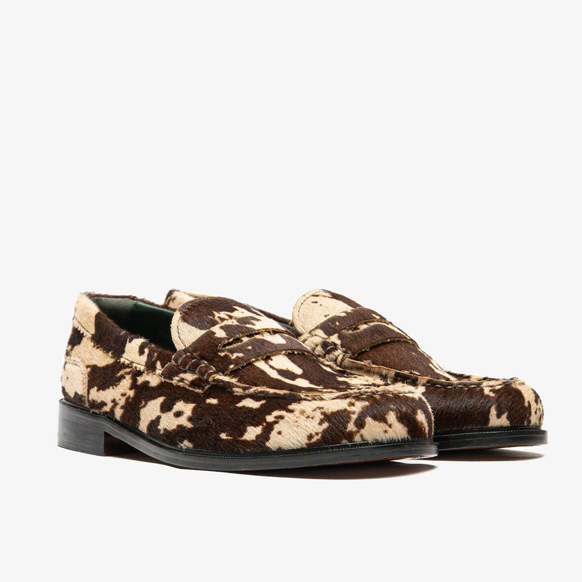 Paire de mocassins Craft James Lo imprimé vache de trois-quarts avant, doublure en cuir vert foncé