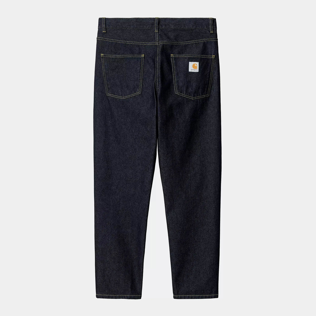 Dos à plat du Newel Pant Blue One Wash, surpiqûres jaunes sur les poches plaquées et Square Label à droite.