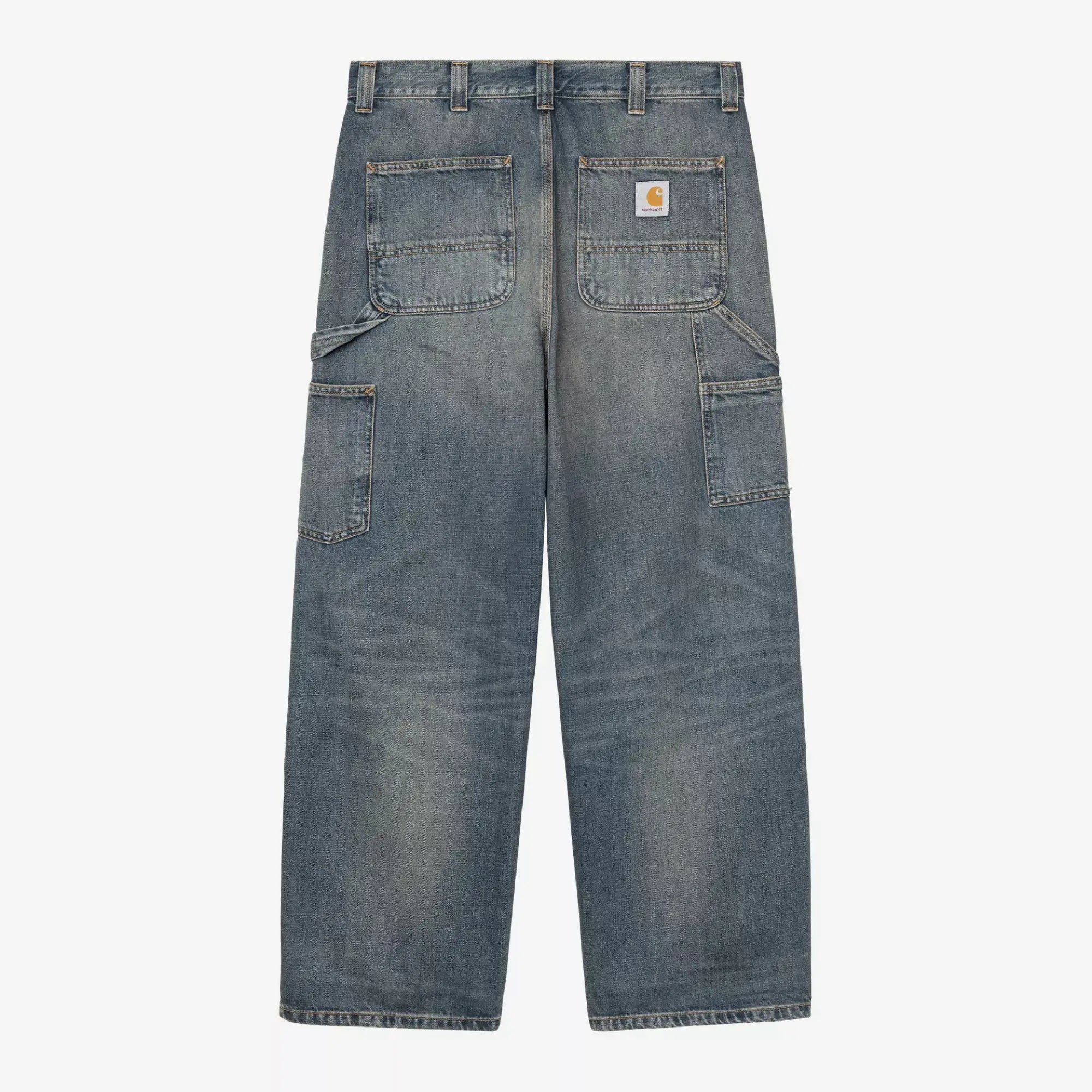 Jean Oakland Carhartt WIP Blue Worn Used Wash, vue de dos à plat : poches plaquées et étiquette Square Label Carhartt