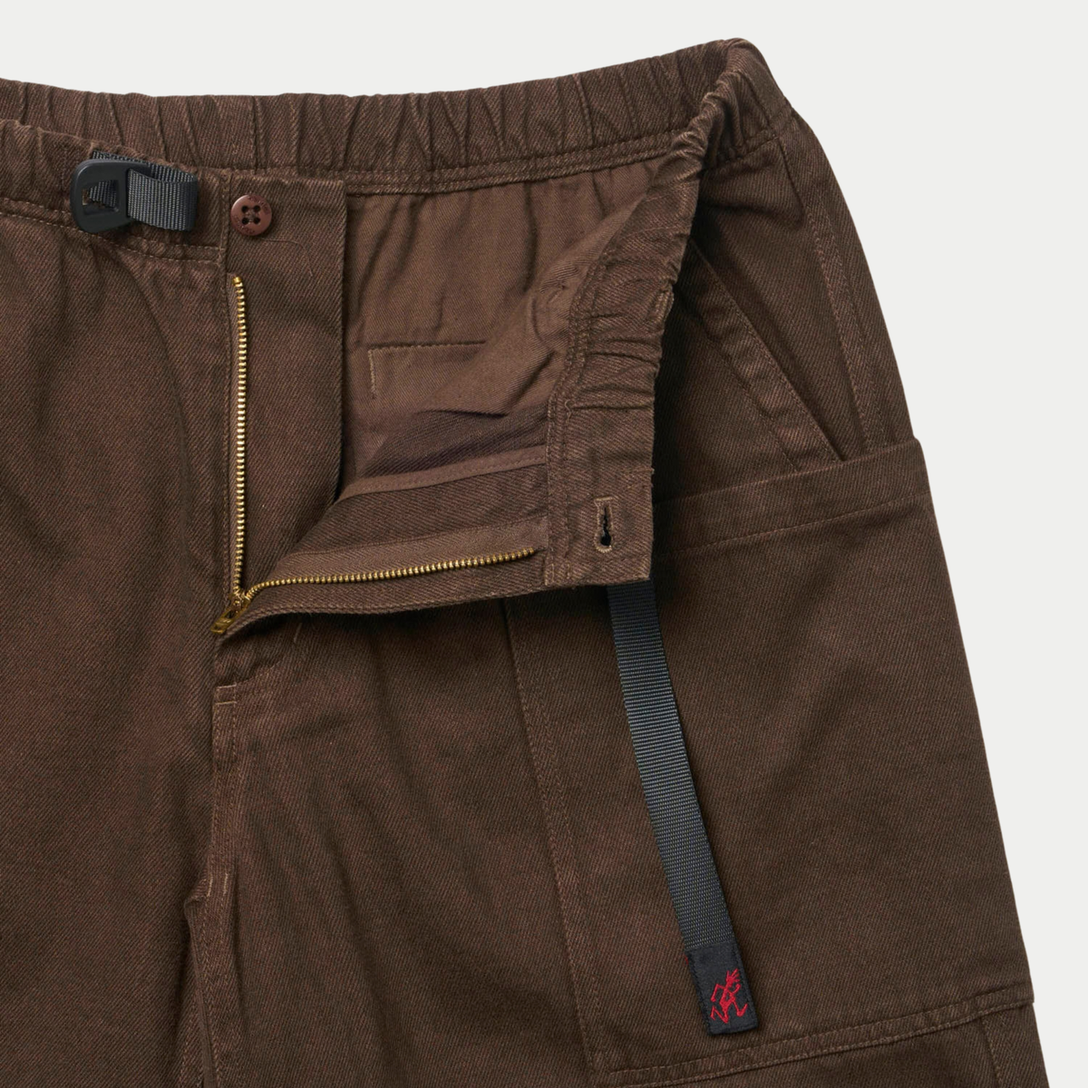 Pantalon Relaxed Hemp Earth Gramicci - détail de la braguette ouverte, zip laiton et bouton assorti