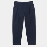 Twill Waiter Pant bleu marine à plat, jambe fuselée, pinces devant et passants de ceinture