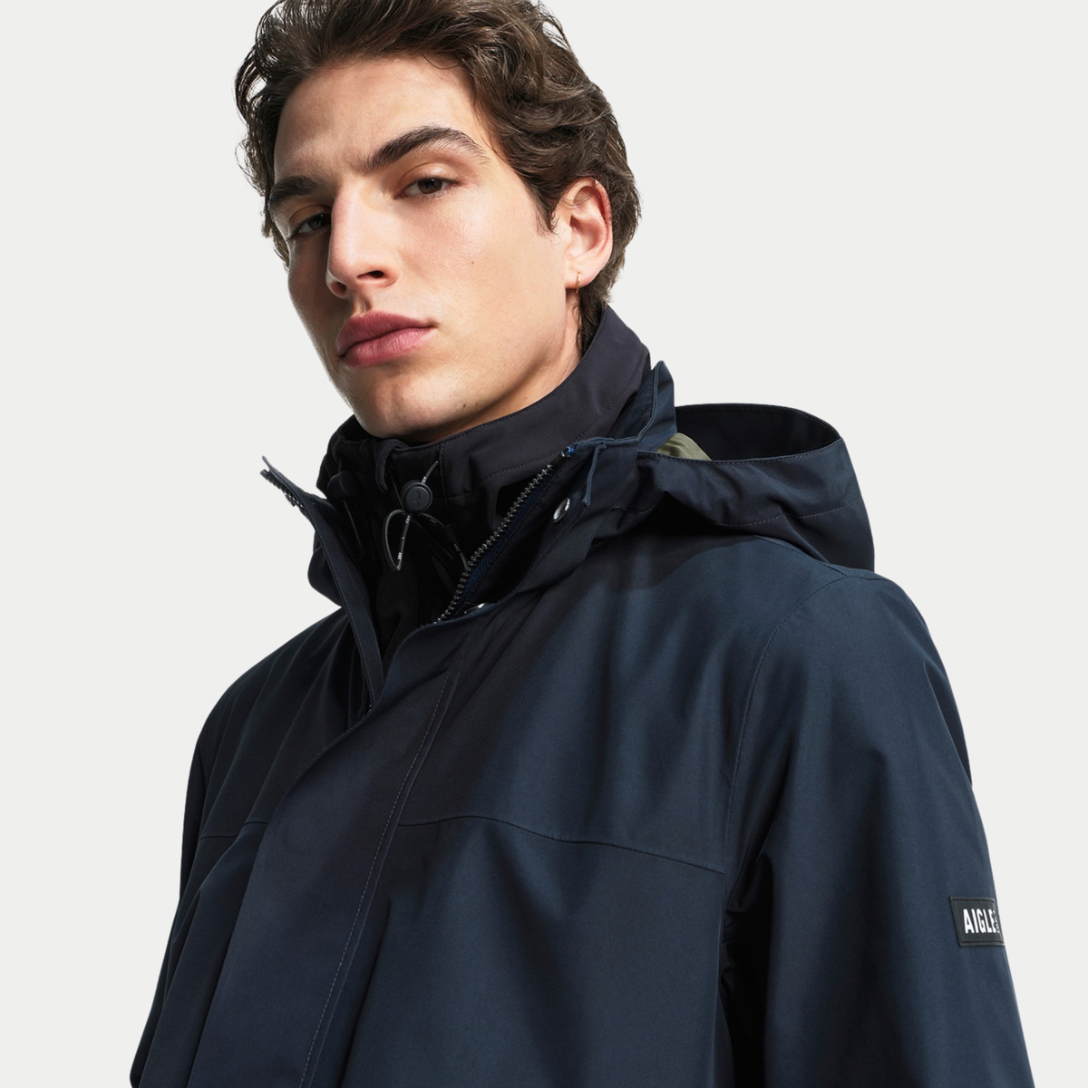 Col montant et capuche de la parka T-KIT bleu marine, doublure kaki apparente