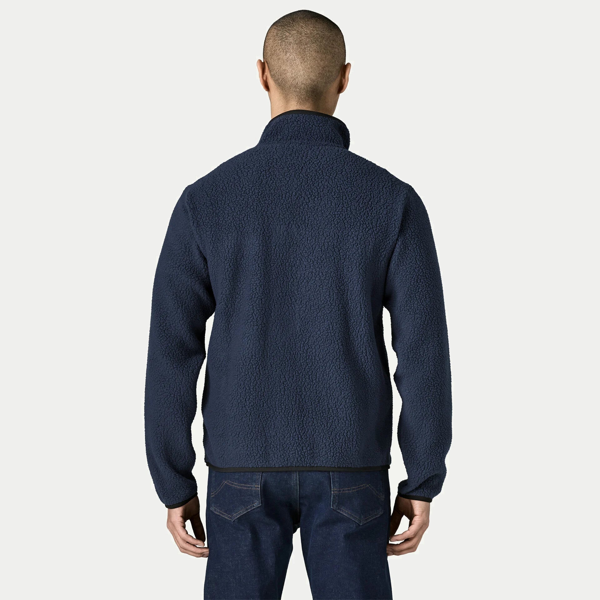 Dos de la polaire Retro Pile New Navy Patagonia, sherpa marine uni sans poche, poignets et bas bordés de noir