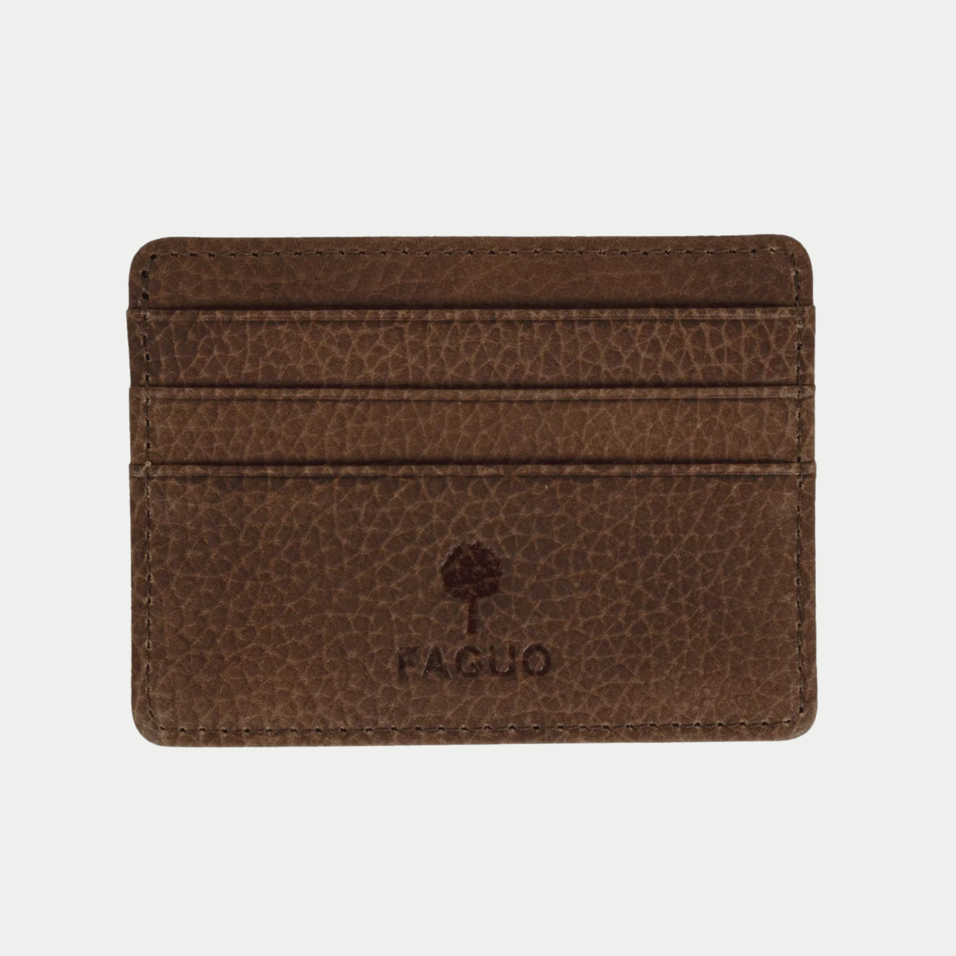 Porte-cartes Faguo en cuir marron grainé, face avant avec l'arbre FAGUO embossé et deux fentes à cartes