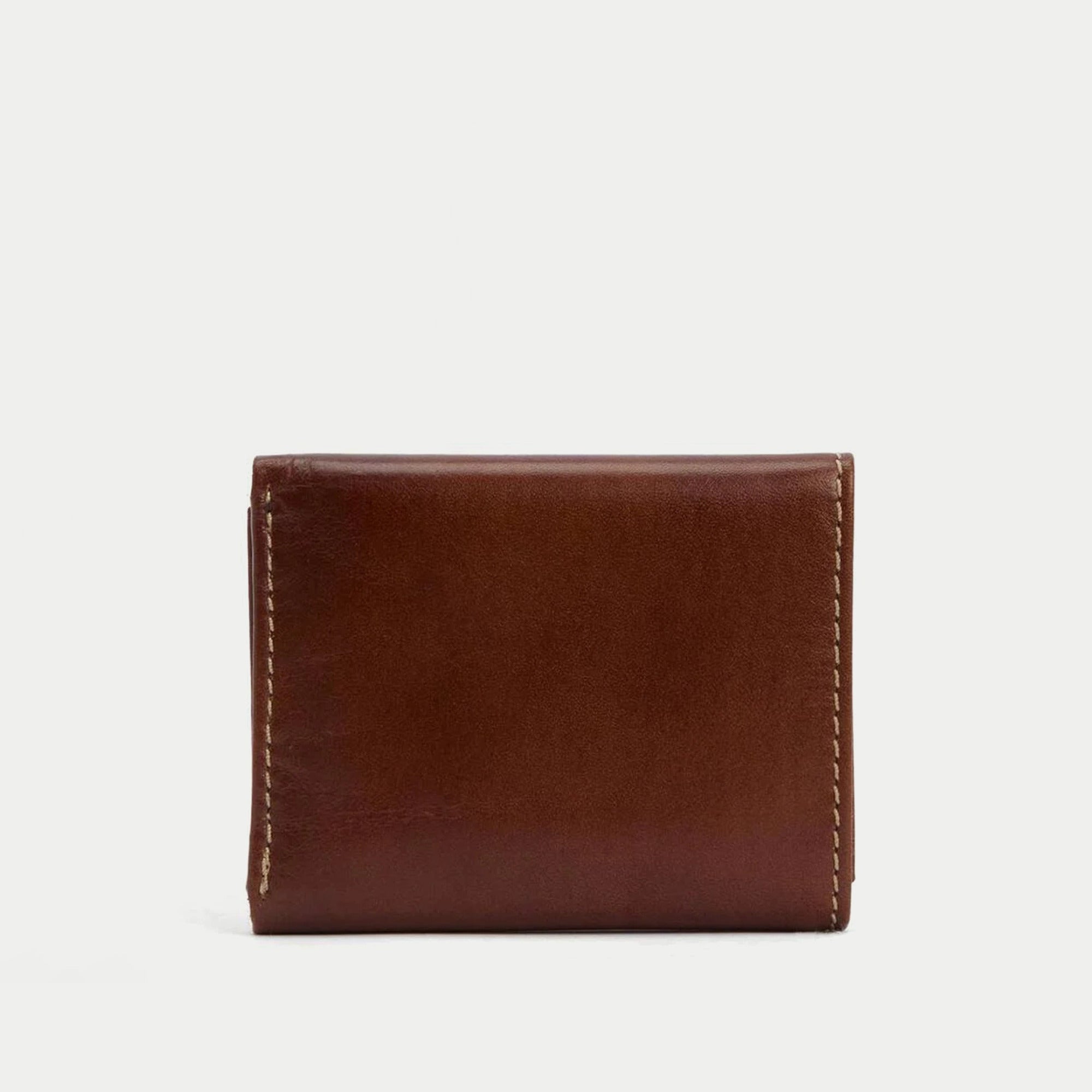 Portefeuille Bywell cognac Barbour - trois quarts fermé, surpiqûres écrues sur le pourtour