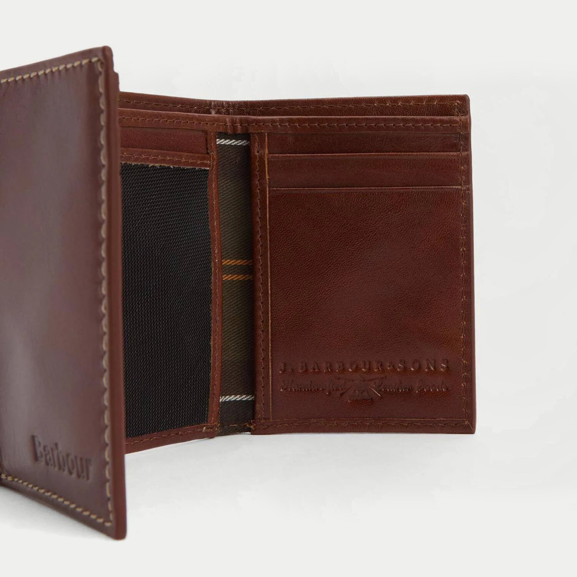 Portefeuille Bywell cognac Barbour - ouvert debout, garniture tartan et estampe J. Barbour & Sons