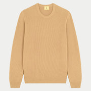 Pull Agop en coton camel à plat, vue de face, point de riz régulier et bords-côtes aux poignets