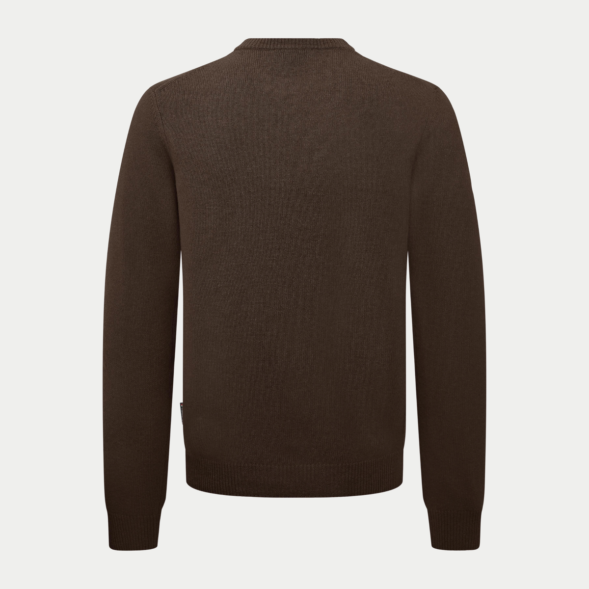 Dos à plat du pull col rond brun foncé Casual Friday, bas côtelé et étiquette tissée latérale