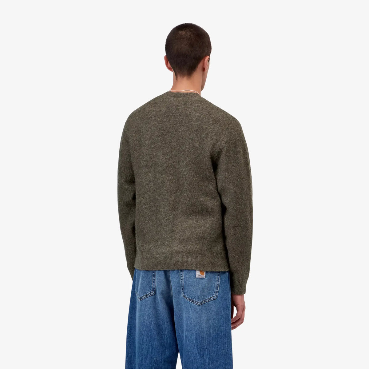 Pull Curtis Tangled Shungite porté de dos, épaules douces et bord-côte de taille resserré sur la maille