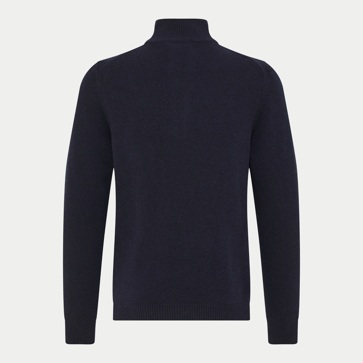 Dos du pull half zip bleu marine à plat, maille fine de laine d'agneau et poignets côtelés
