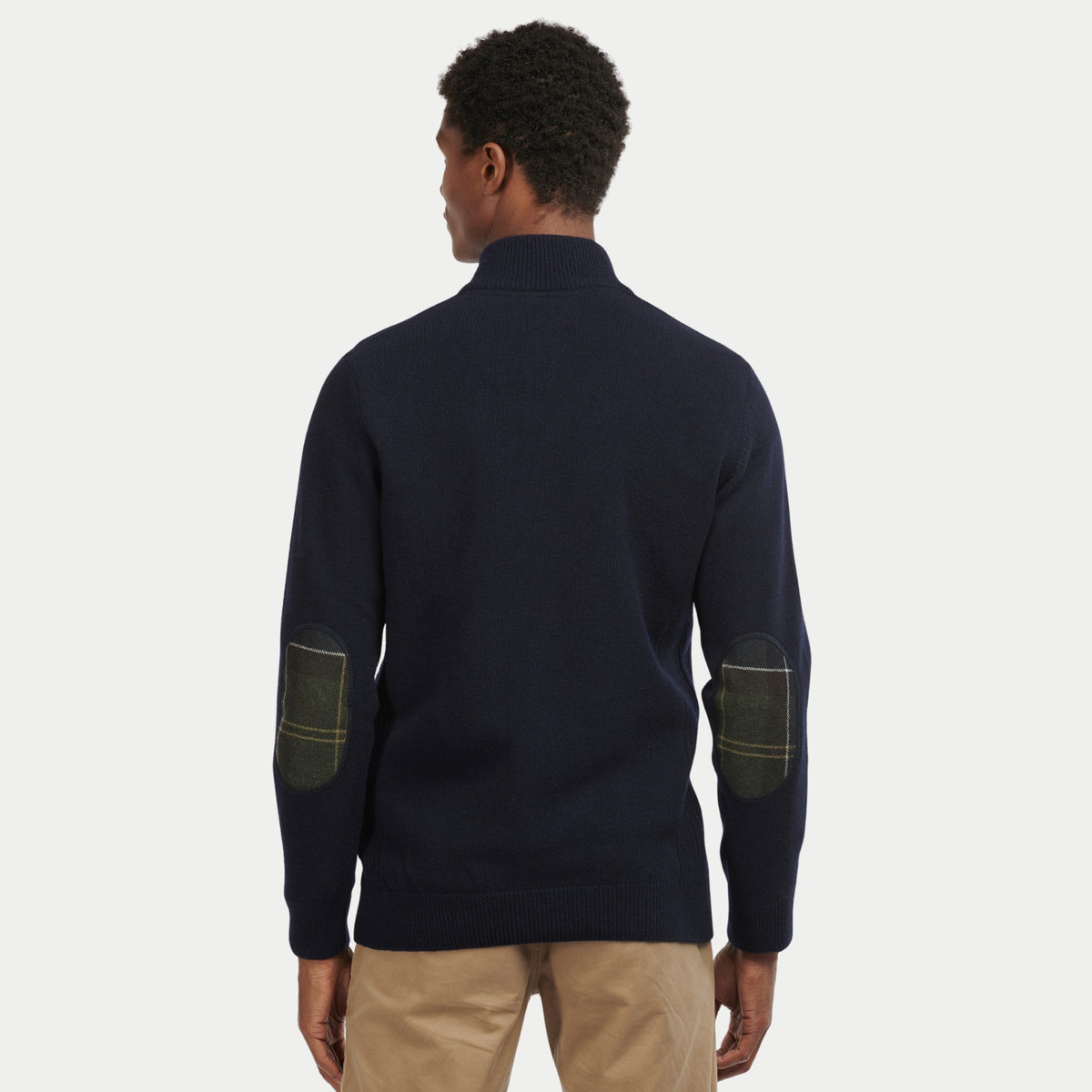 Pull Barbour Holden bleu marine vu de dos, empiècements de coude en tartan Barbour