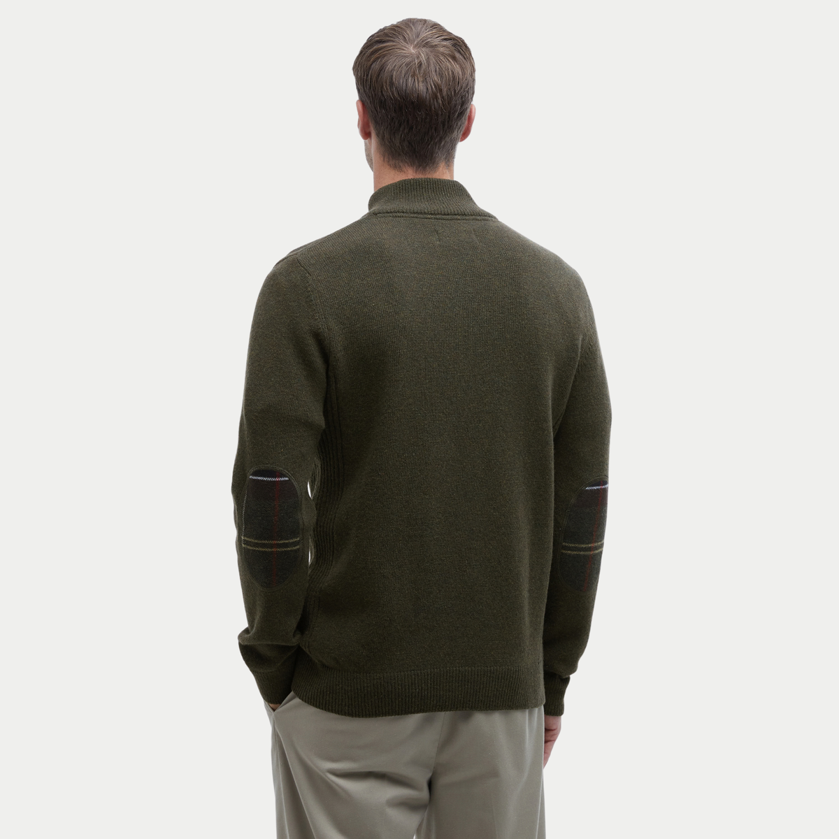 Pull Barbour Holden Olive Marl vu de dos, empiècements de coude en tartan sur les manches