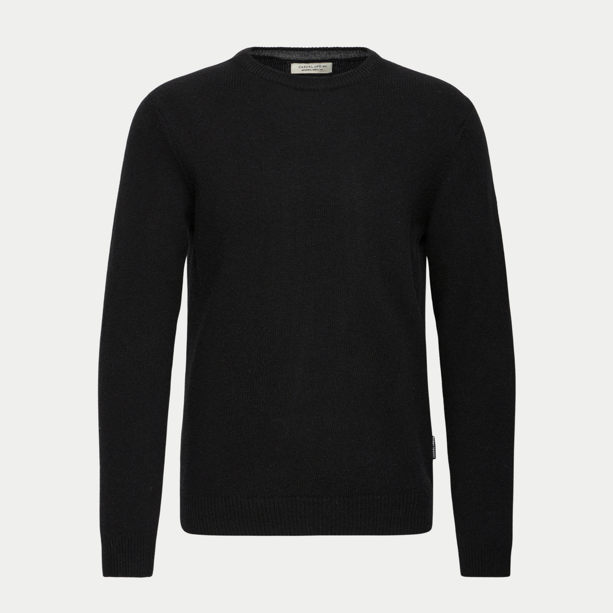 Pull col rond Casual Friday noir en laine d'agneau, vue de face à plat, maille fine unie